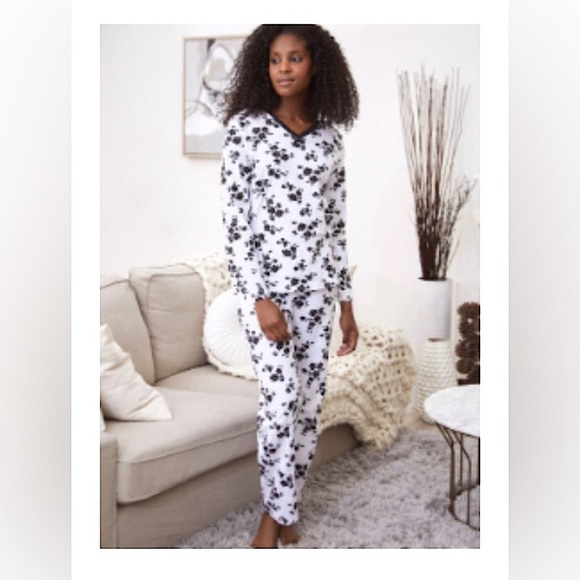 NEW Laura Floral Black & White 2-Piece Pyjama Set - Picture 6 of 6